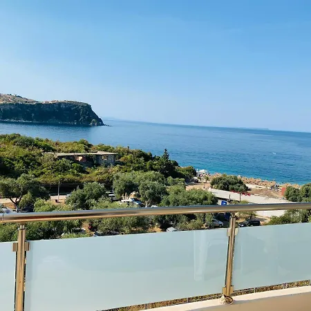 Sunset Views Apartment Himarë